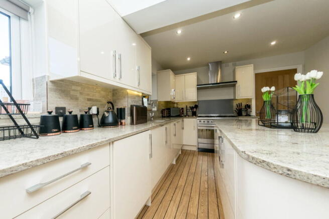 4 bed Detached for sale Image 7