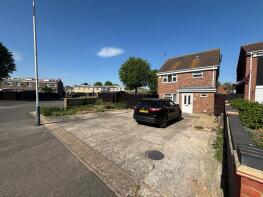 1a Park View, Neave Crescent, Harold Hill, Romford RM3 8HN