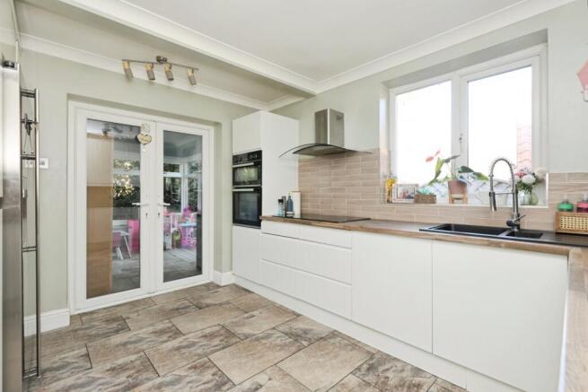 4 bed Detached for sale Image 5