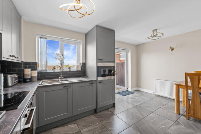 3 bed Semi-Detached for sale Image 7