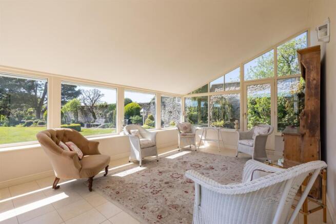 6 bed House for sale Image 8