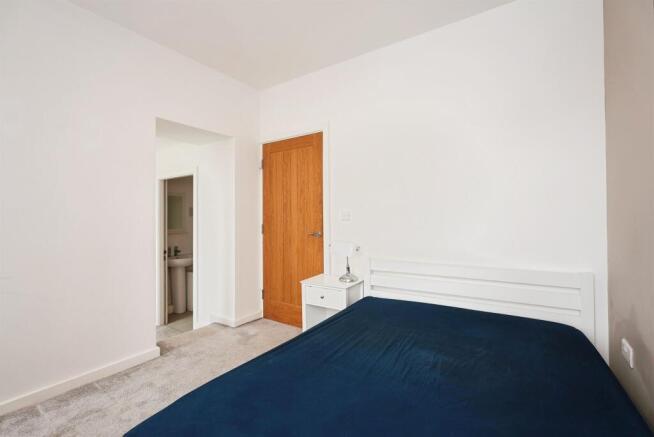 2 bed Apartment for sale Image 12