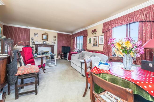 4 bed Detached for sale Image 7