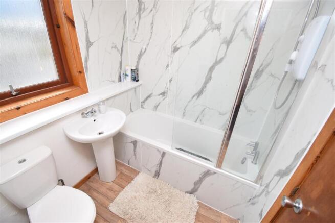 BATHROOM..jpg