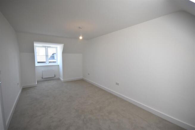 5 bed Detached for sale Image 10