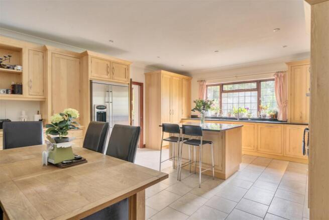 Beech Drive, Kingswood photo 4
