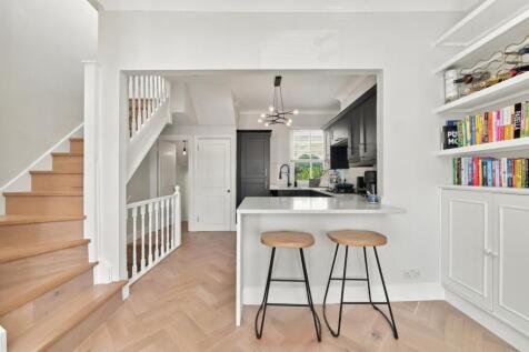 Dingwall Road, Earlsfield, London, SW18