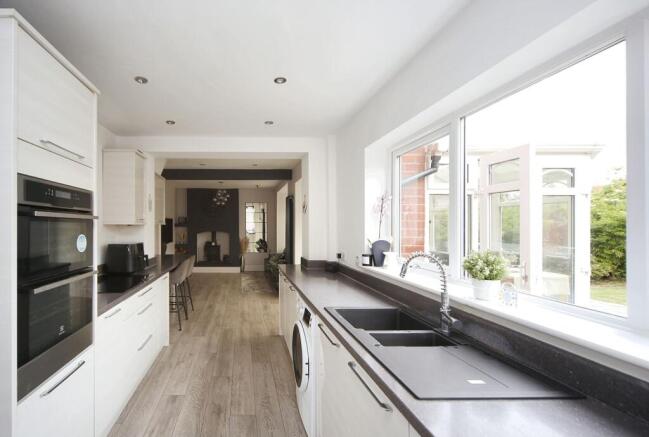 4 bed Semi-Detached for sale Image 12
