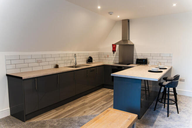 2 bed Apartment to rent Image 4