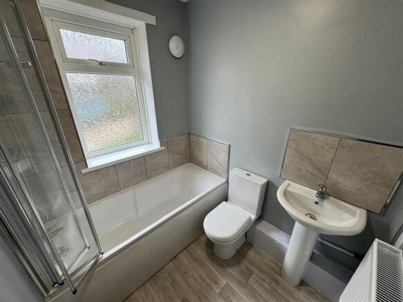 2 bed Apartment to rent Image 7