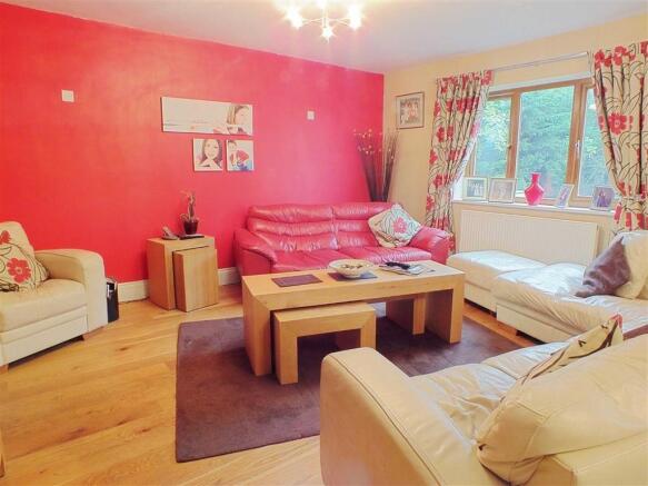 SITTING/DINING ROOM