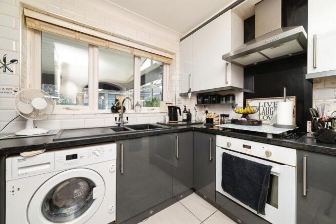 2 bed Semi-Detached for sale Image 8