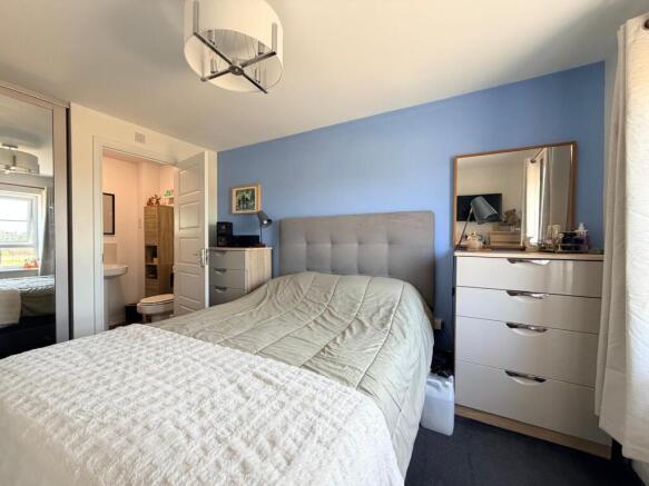 3 bed Semi-Detached for sale Image 9