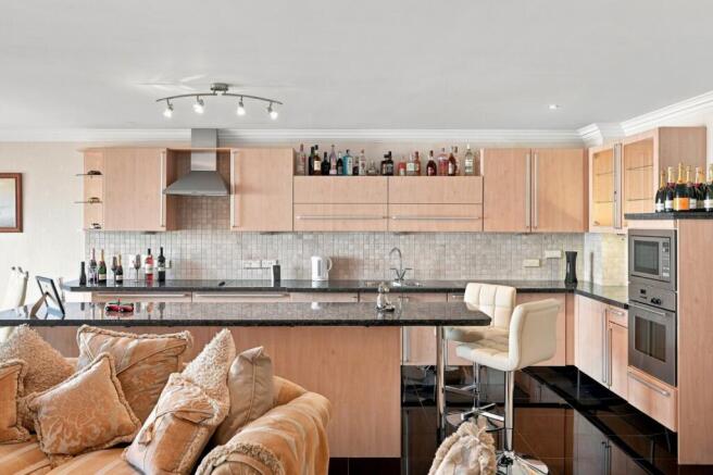 2 bed Flat for sale Image 6