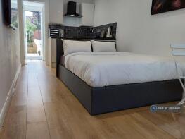2, Thornhill Close, Dunstable LU5 5SG