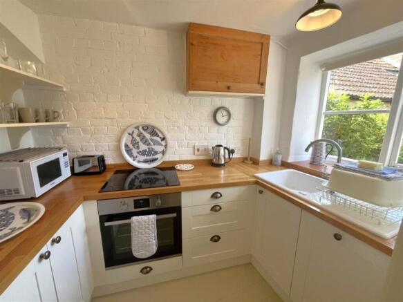Kitchen 1.jpg