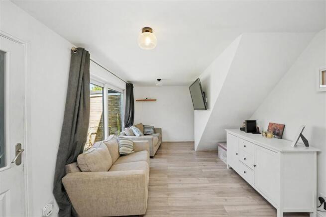 Jessop Road, Stevenage photo 4