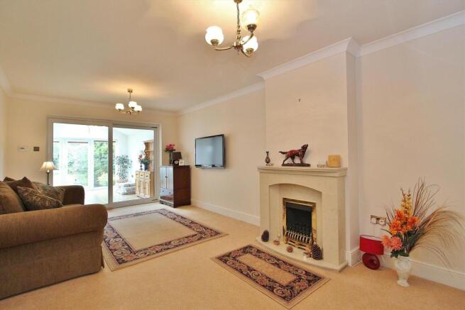 Living room pic 1