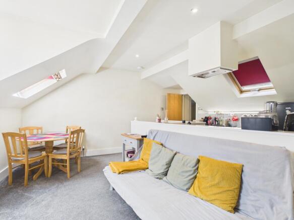 2 bed Flat to rent Image 4