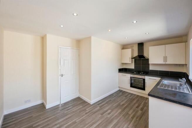 3 bed Semi-Detached for sale Image 6