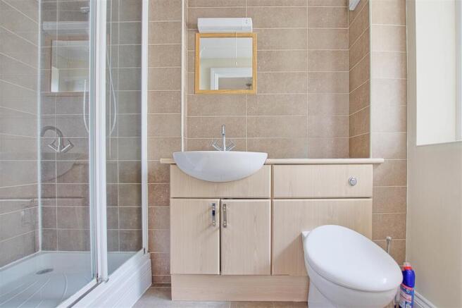 bathrooom closer.jpg