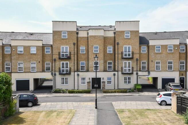 1-bed flat on Bishopfields Drive, Leeman Road, York, YO26, £165,000