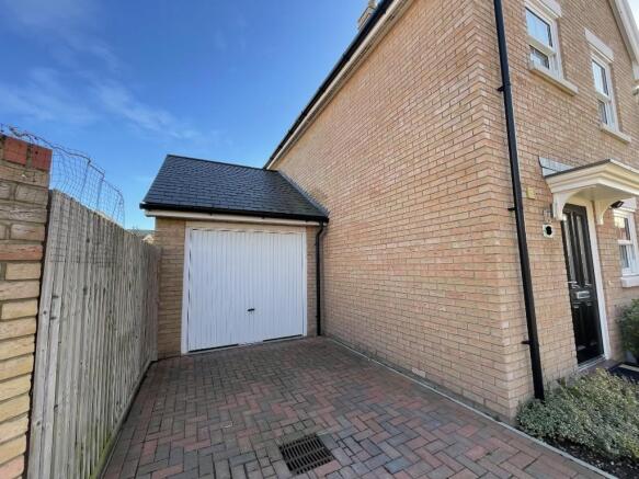 GARAGE/PARKING