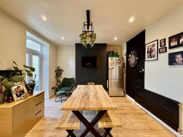 3 bed Semi-Detached for sale Image 8