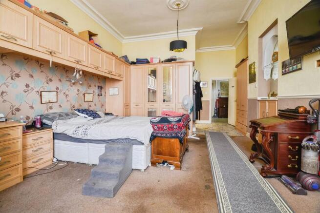 3 bed Ground Flat for sale Image 11