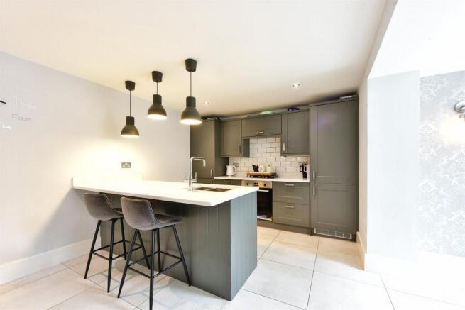 3 bed Semi-Detached for sale Image 4