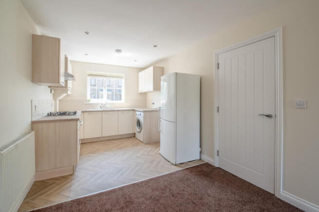 3 bed Semi-Detached to rent Image 4