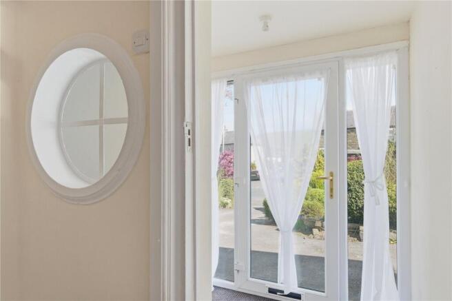 4 bed Semi-Detached to rent Image 4