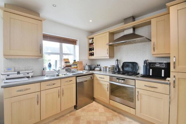3 bed Semi-Detached for sale Image 6