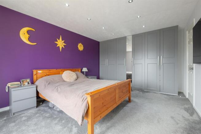 4 bed Detached for sale Image 9