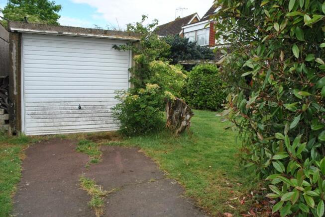 GARAGE & DRIVEWAY
