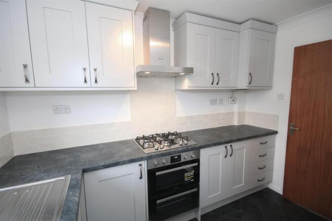 FITTED KITCHEN