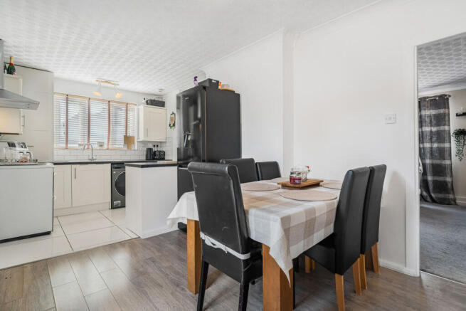 3 bed Semi-Detached for sale Image 7