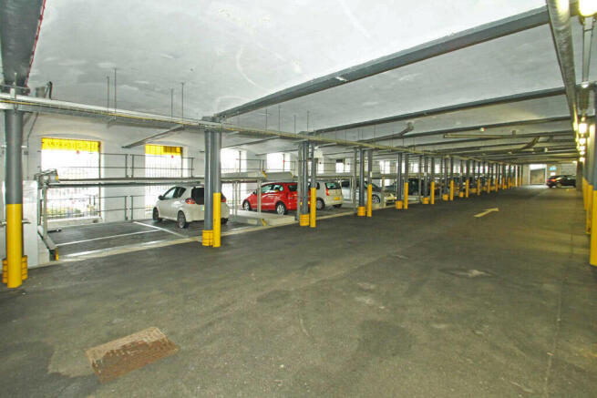 2 bed Flat to rent Image 11