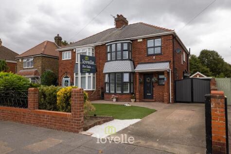 Queen Mary Avenue, Cleethorpes, DN35