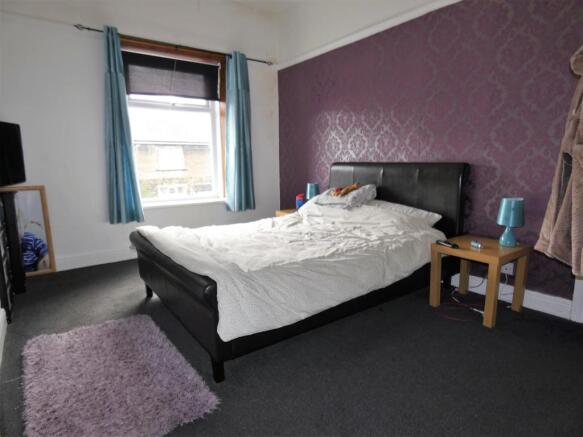 bedroom a.jpg