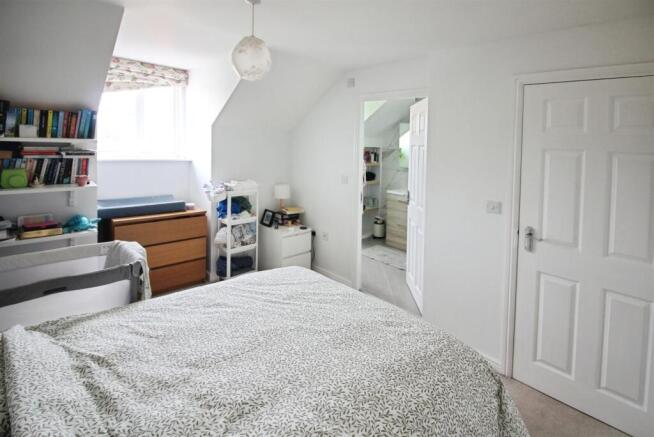 4 bed Town House for sale Image 8