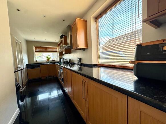 3 bed Semi-Detached for sale Image 12