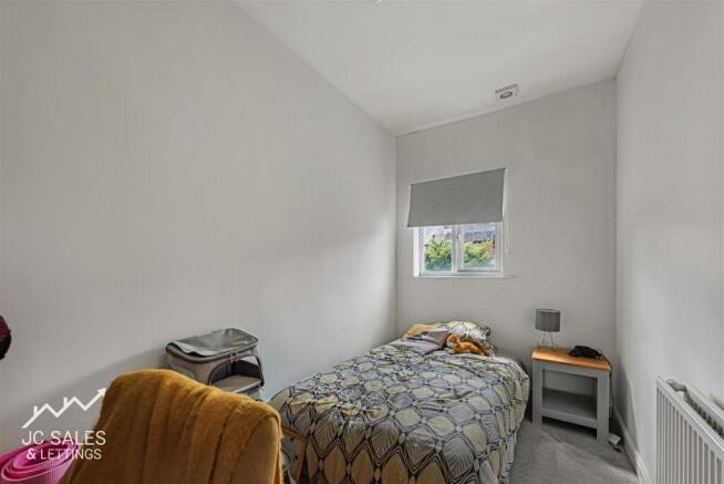 2 bed House for sale Image 8