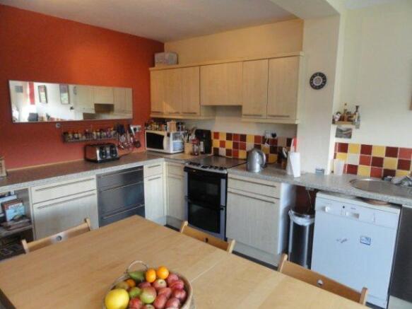 KITCHEN/DINING ROOM