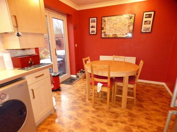 KITCHEN/DINING ROOM