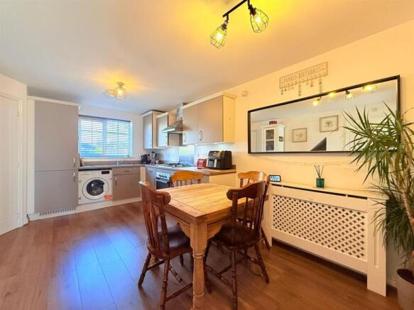 3 bed Semi-Detached for sale Image 5