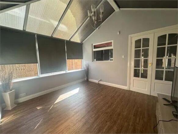 3 bed Town House for sale Image 7