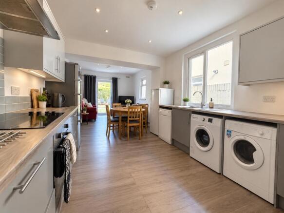 Call 02920 668585 to secure your viewing _5