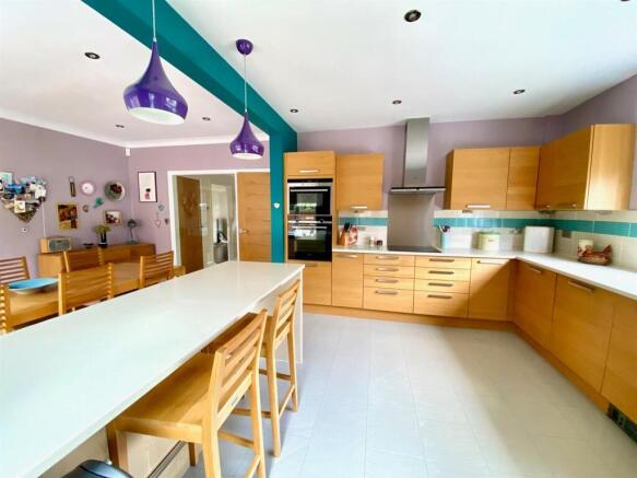 55MRKITCHEN5.jpg