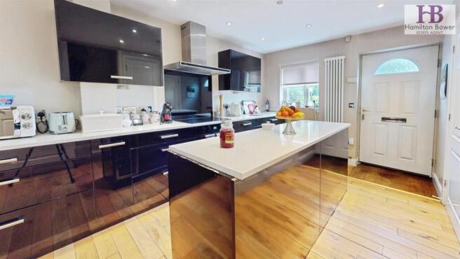 3 bed Town House for sale Image 5